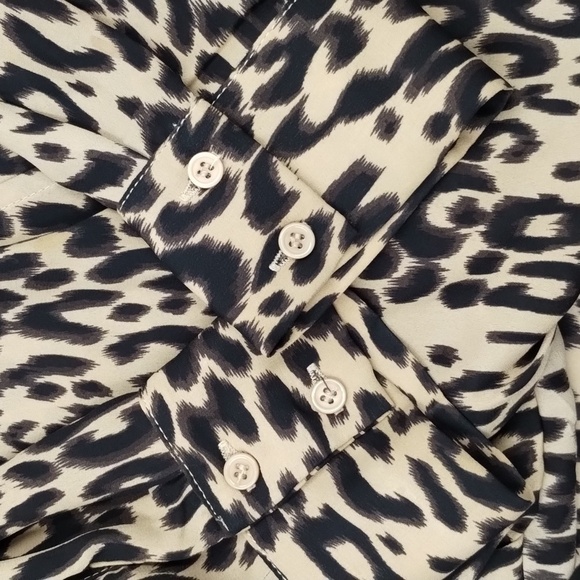 Mittoshop leopard print size medium rolled front long sleeve blouse - Picture 6 of 12